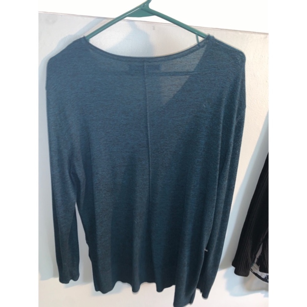 sweater - Picture 3 of 4